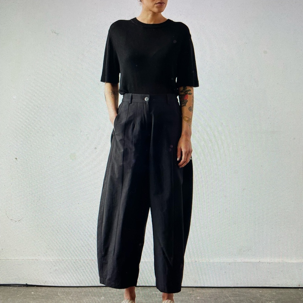 Cordera black curved seamed pants . OS